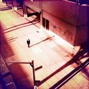 美女漏奶漏逼让男生舔
